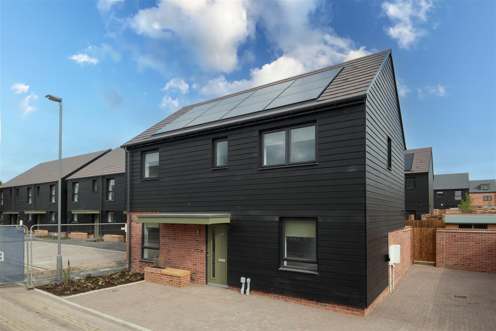 3 bed property in Charnwood Circle, Milton Keynes
